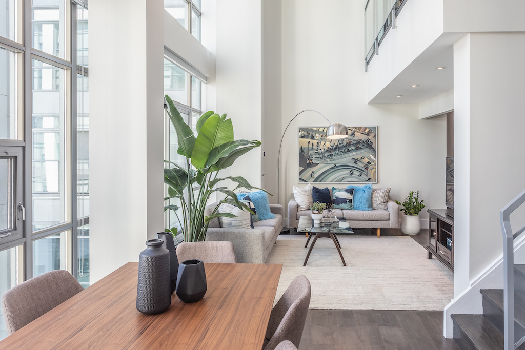 637 Lake Shore Blvd.