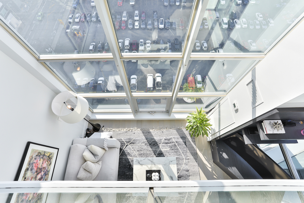 LPH19 36 Blue Jays Way