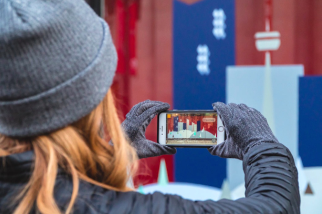 Junction window displays