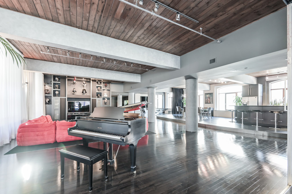 401-468 wellington st w