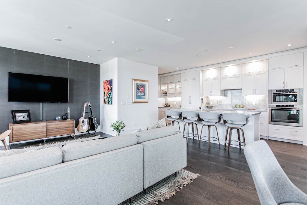 2403-101 Erskine Ave