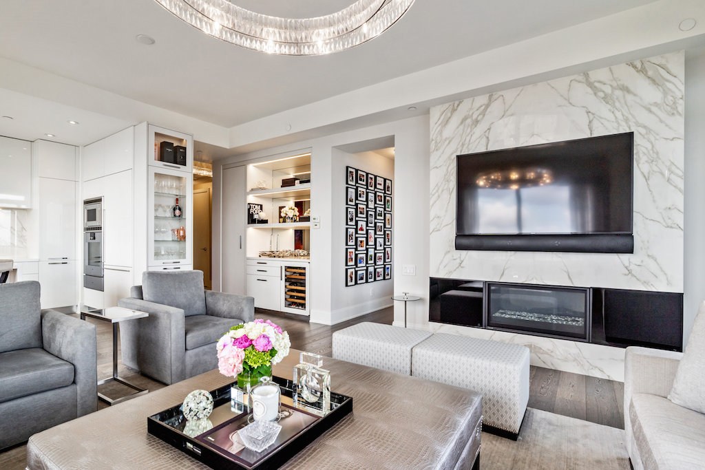 5205 42 Charles St E