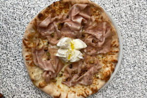 Mortadella e Pistacchio Pizza stock bar