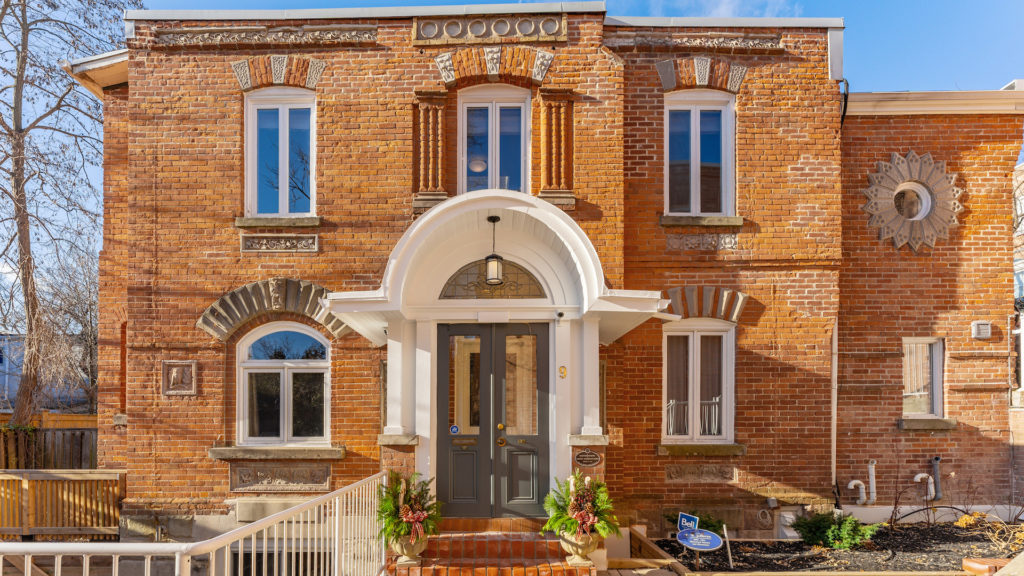 The exterior of 9-390 Wellesley St. E.