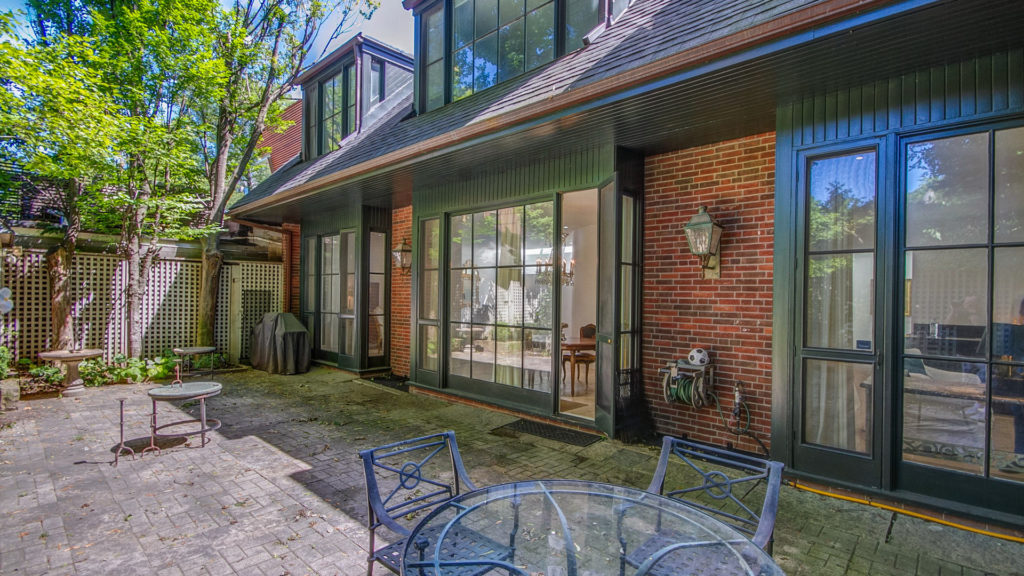 3-78 Lowther Ave. courtyard