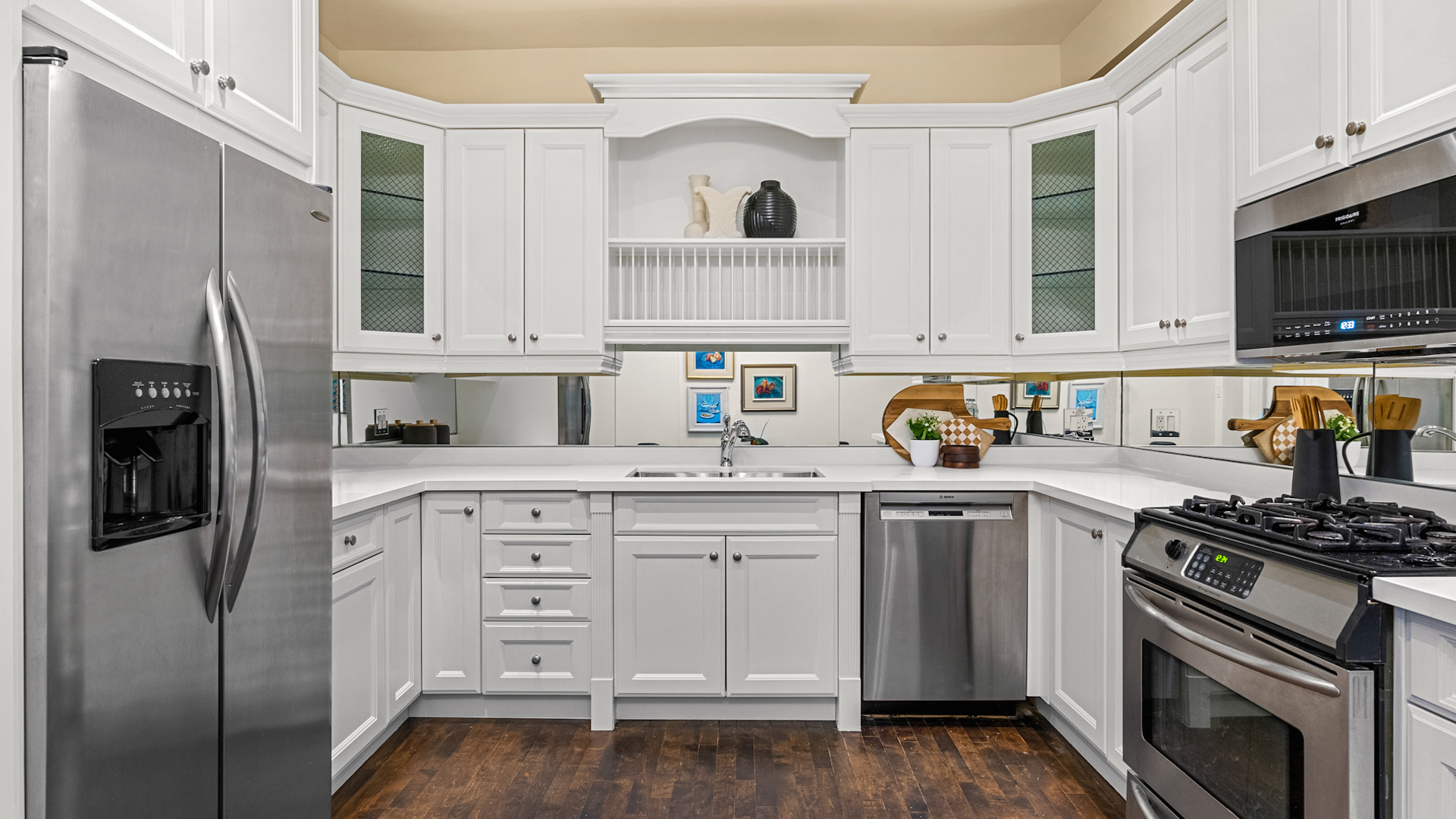 15 Ottawa St. white kitchen 