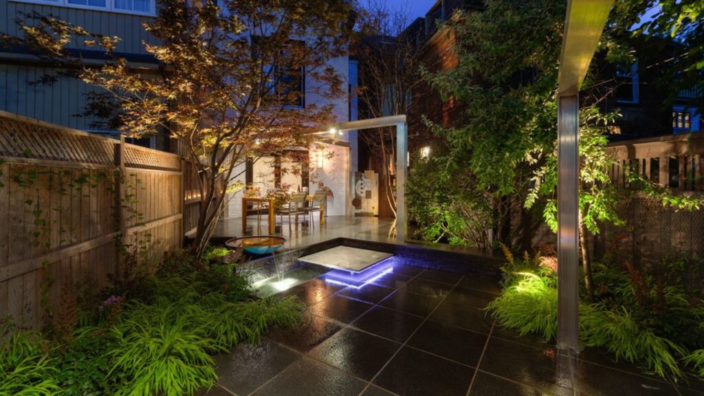 16 Roxborough St. W. backyard