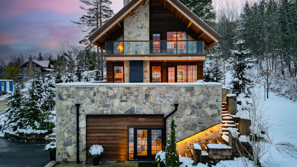 112 Happy Valley Rd Ontario ski chalet