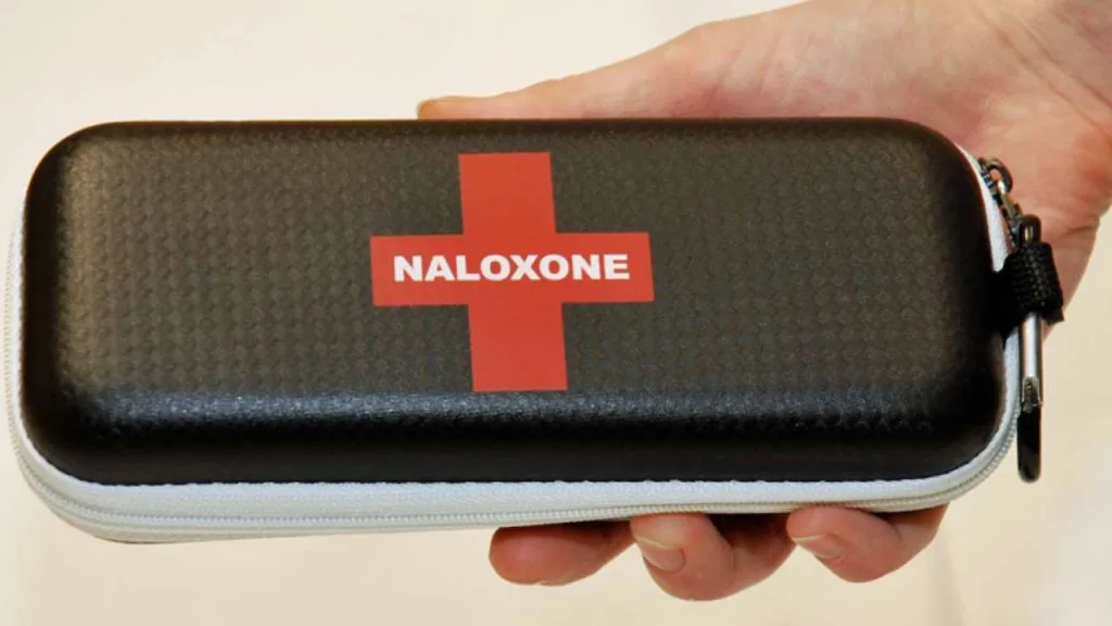 Naloxone kit for overdose