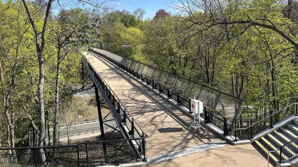 Glen Road pedestrian bridge
